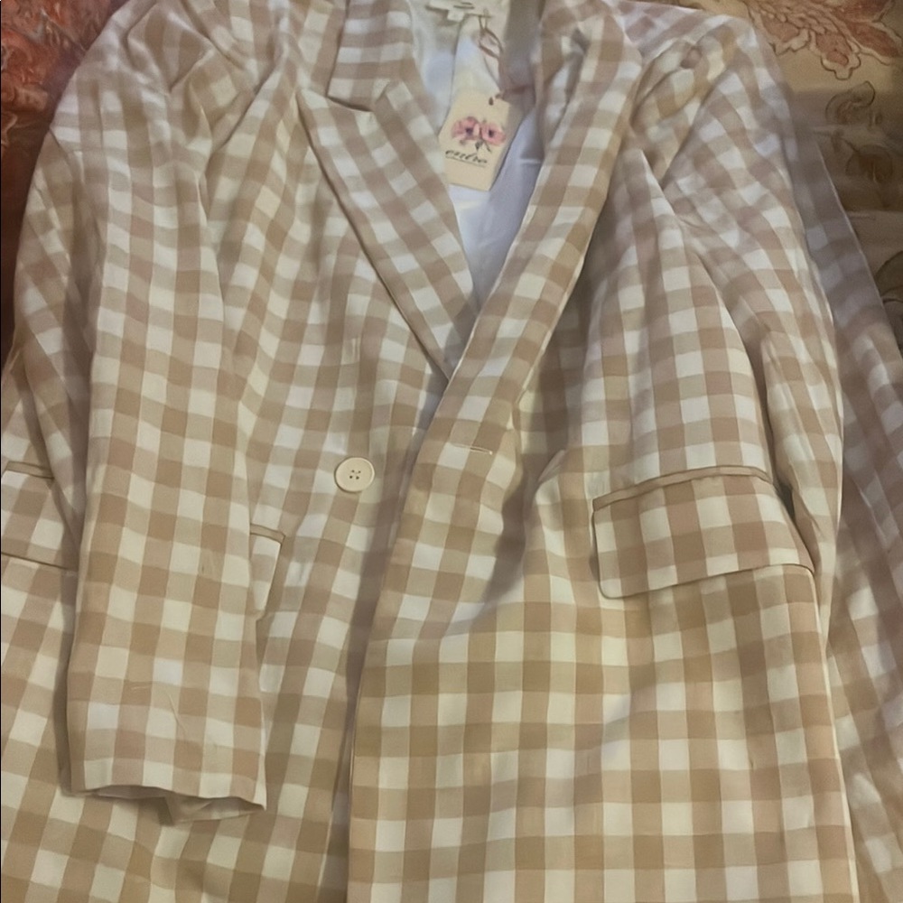 Checkered Blazer in Beige and White